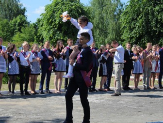 Учебный год на Мостовщине завершился торжественными линейками