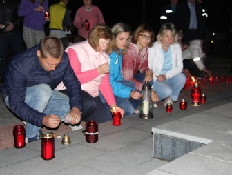 В Мостах зажгли свечи и почтили память погибших в годы Великой Отечественной войны
