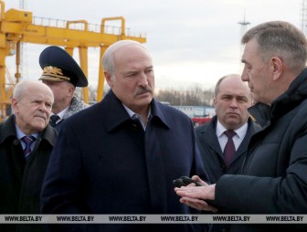 Александр Лукашенко приехал в Добруш: выделит ли государство $83 млн на запуск завода по производству картона?