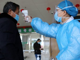 Количество смертей от коронавируса в Китае увеличилось до 425