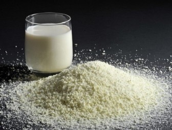 «Жидкое или сухое»: Какими полезными свойствами обладает сухое молоко