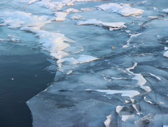 Тонкий лёд – опасность для жизни. Советы от спасателей Мостовского РОЧС