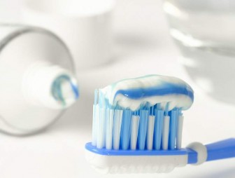 Выбираем зубную пасту. Какие вещества не должны быть в составе?