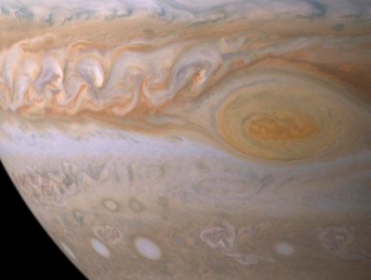 Внутри Юпитера и Сатурна могут идти дожди из гелия - ученые