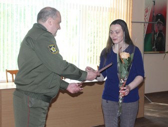 В военном комиссариате поблагодарили мостовчанку Светлану Денисевич за достойное воспитание сына