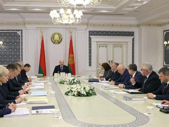 Поддержка многодетных, пенсионная система и строительство жилья. Александр Лукашенко собрал совещание с руководством Совмина