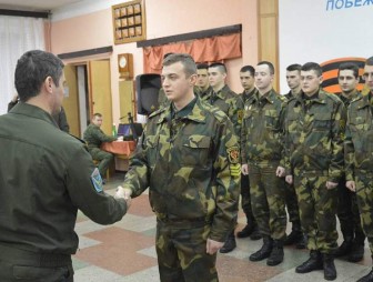 Фотофакт: в Лидской авиабазе чествуют военнослужащих, выслуживших установленные сроки