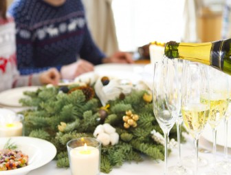Диетологи рассказали, сколько можно выпить шампанского в новогоднюю ночь