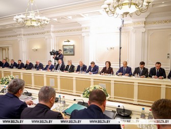 'Пока картина неоднозначная'. Лукашенко о работе экономики в 2025 году