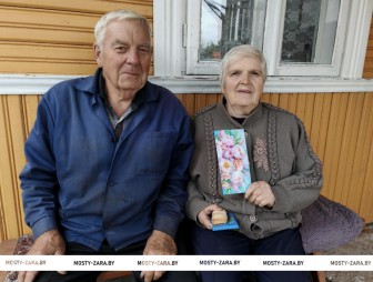 Капелькой тепла согреем душу. В агрогородке Пески поздравили пожилых матерей