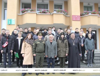 Служить Родине – большая честь! В Мостах состоялся День призывника
