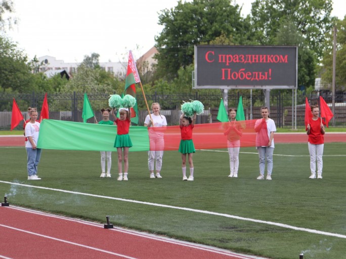 Сегодня в Мостах состоялось торжественное открытие реконструированного стадиона