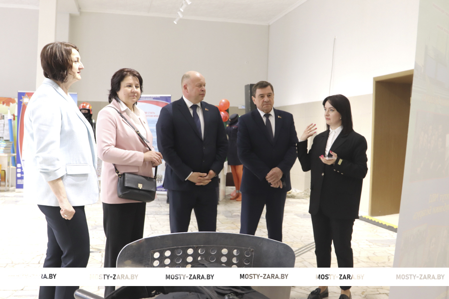 Наш край встречает Первомай! В Мостах состоялись торжественное собрание ...