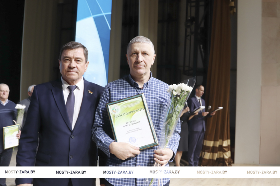 Наш край встречает Первомай! В Мостах состоялись торжественное собрание ...