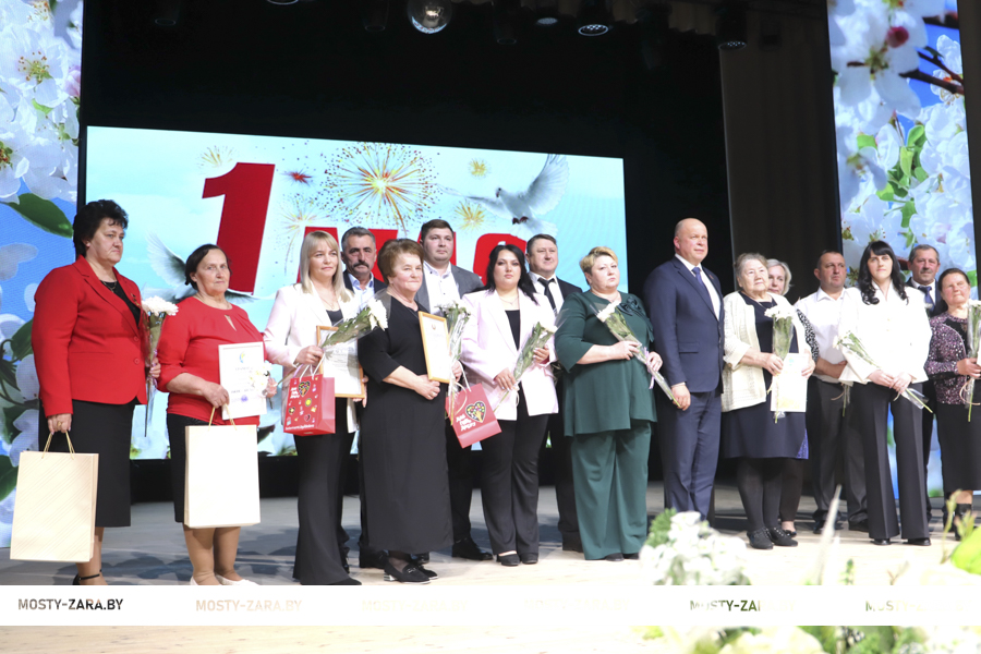 Наш край встречает Первомай! В Мостах состоялись торжественное собрание ...