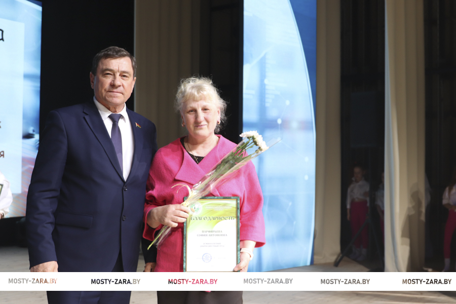 Наш край встречает Первомай! В Мостах состоялись торжественное собрание ...