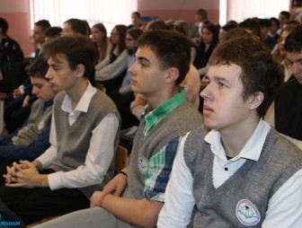Сегодня в Мостах прошла ярмарка вакансий для учащихся старших классов
