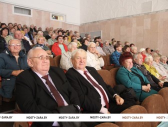 В Мостах открыли XV декаду «Золотой возраст»