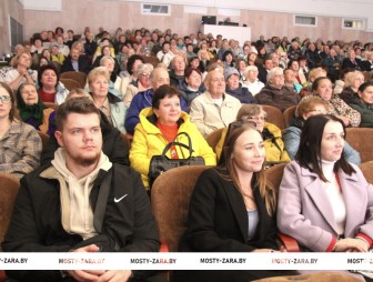 В Мостах открыли XV декаду «Золотой возраст»