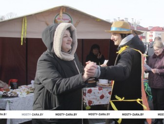 Вспоминаем, как в Мостах прошло народное гулянье «Масленица у ворот – всех весёлый праздник ждёт!»