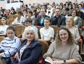 В Мостах состоялись торжественное собрание и праздничный концерт, посвящённые Дню Конституции Республики Беларусь