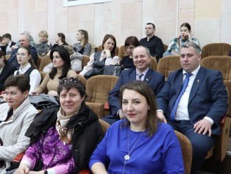 В Мостах состоялись торжественное собрание и праздничный концерт, посвящённые Дню Конституции Республики Беларусь