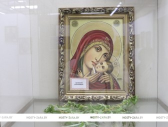 «Свет немеркнущий икон» – в Мостовском музее «Лес и человек» открылась выставка Ядвиги Сенько, приуроченная к Году белорусской женщины