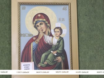 «Свет немеркнущий икон» – в Мостовском музее «Лес и человек» открылась выставка Ядвиги Сенько, приуроченная к Году белорусской женщины