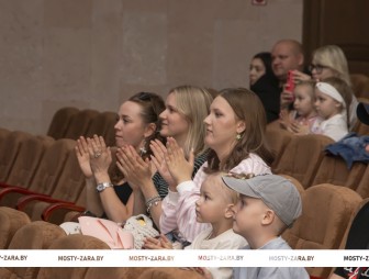 ФОТОФАКТ. Путешествием в страну детства стал отчётный концерт эстрадной студии 'Фонтон' и танцевального коллектива 'Зорачкі'