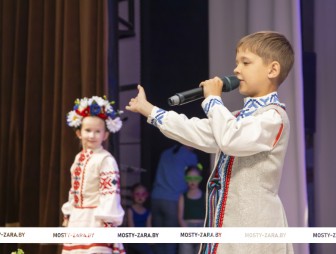 ФОТОФАКТ. Путешествием в страну детства стал отчётный концерт эстрадной студии 'Фонтон' и танцевального коллектива 'Зорачкі'