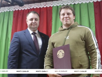 Хлеборобы КСУП «Озеранский» праздновали Дожинки