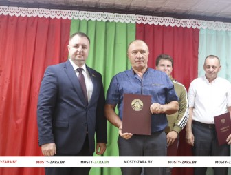 Хлеборобы КСУП «Озеранский» праздновали Дожинки