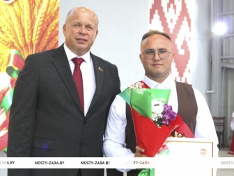 В Мостах на районных Дожинках-2026 чествовали передовиков жатвы