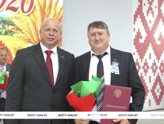 В Мостах на районных Дожинках-2026 чествовали передовиков жатвы