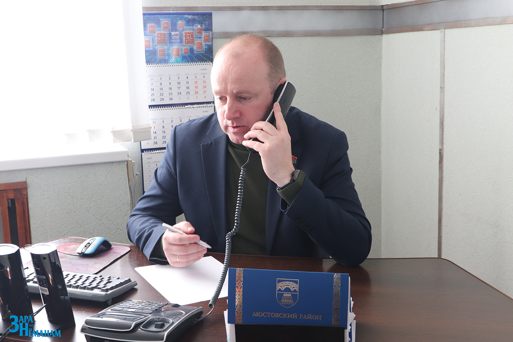 С вниманием к каждому обращению. Депутат Парламента Павел Михалюк провёл  приём граждан и прямую телефонную линию в Мостовском сельсовете | Актуально  | Заря над Неманом