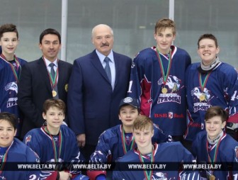 Лукашенко юным хоккеистам: вы - наша надежда, и не только олимпийская