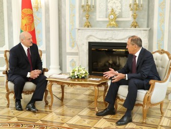 Александр Лукашенко обсудил с Сергеем Лавровым подготовку к заседанию ВГС