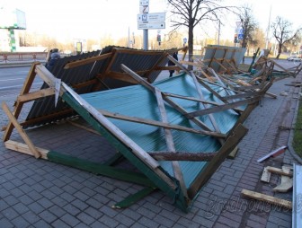 Сильный ветер в Гродно: пострадали автомобили