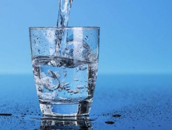 Не менее двух литров в день: как научиться пить больше воды