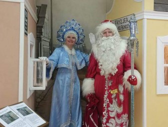 Безвизовые Дед Мороз и Снегурочка добрались до Ивьевского края