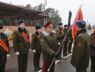 В Гродно двум воинским частям вручили боевые знамена
