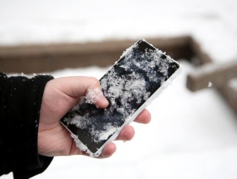 Специалисты рассказали, что делать, если смартфон выключается на морозе