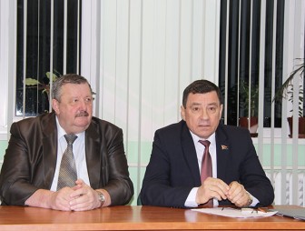 Председатель районного Совета депутатов Валерий Табала рассказал, как развивается район, укрепляется народовластие на Мостовщине