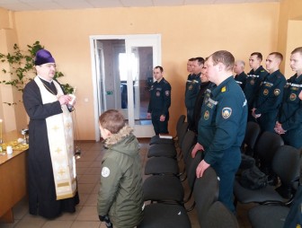 Представитель духовенства встретился со спасателями Мостовщины
