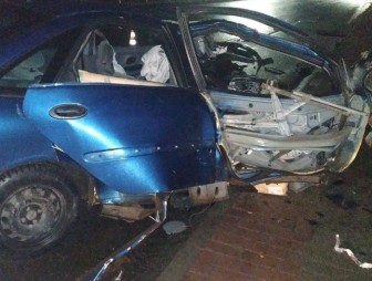 В Гродно легковушка влетела в столб: водитель был пьян