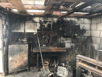 Два пожара в один день. В д. Большие Степанишки горел дом и гараж