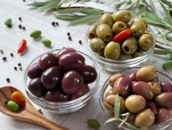 Зеленые оливки и черные маслины: что лучше не покупать?