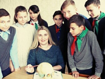 Как мостовчанка Надежда Венская открывает ученикам мир биологии и химии