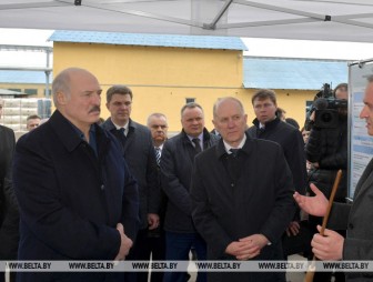 'Главное - сохранить трудовые коллективы' - Александр Лукашенко пообещал поддержать предприятия на местах