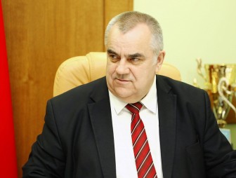 Вопросы благоустройства, транспортного обеспечения, капремонта домов. Субботнюю прямую линию с жителями Гродненщины провел заместитель председателя облисполкома Владимир Дешко